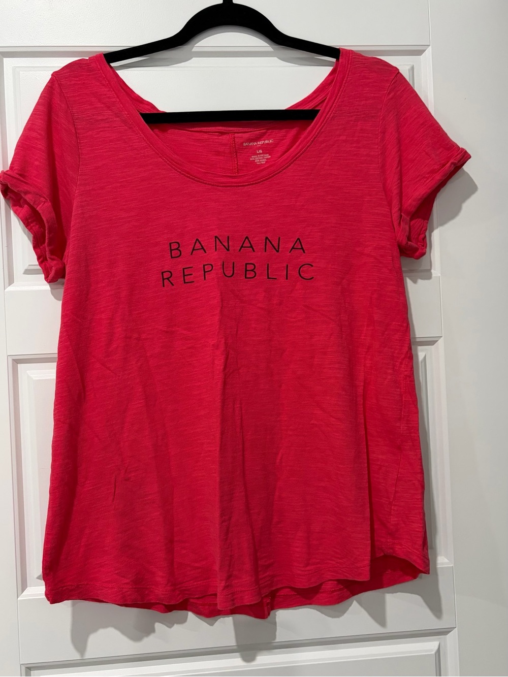 Banana Republic Women's salmon coloured Logo Scoop Neck Tee